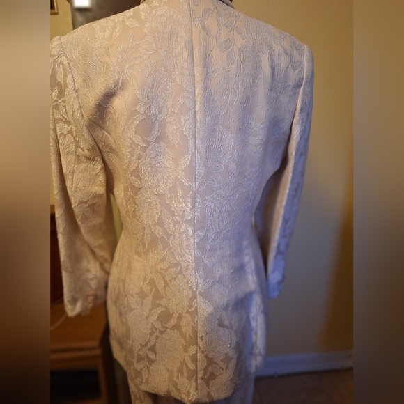 Jessica Ash 2 piece jacket and skirt suit - Picture 4 of 5